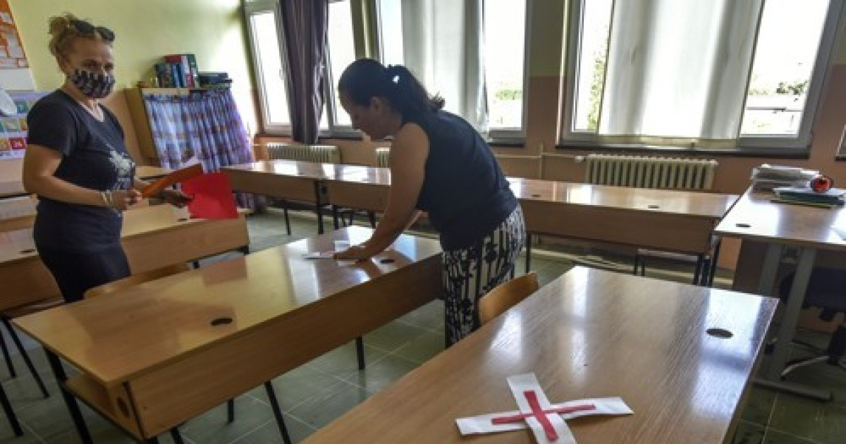 NORTH MACEDONIA HIGH SCHOOL STUDENTS PANDEMIC COVID19