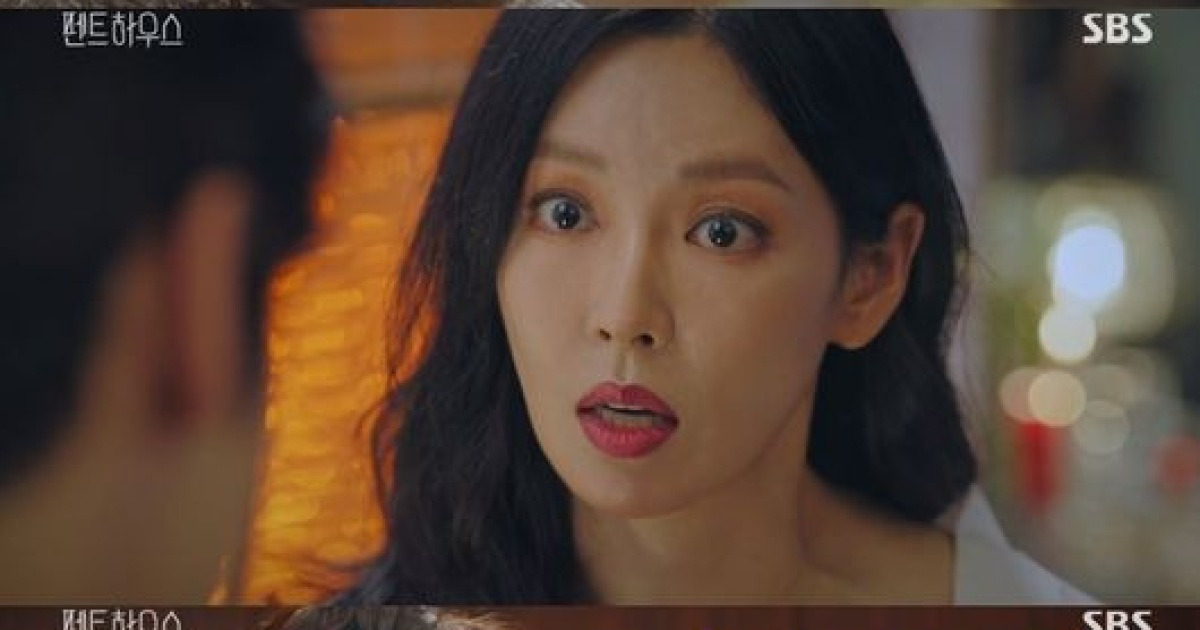 이지아, 엄기준 흑장미 꽃다발에 섬뜩 미소 "꽃말, 영원한 내 것 그리고 증오" ('펜트하우스) 