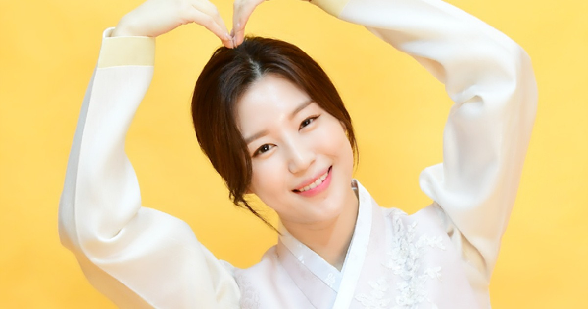 [포토] 방송인 조수연, 한복 입고 온몸으로 하트