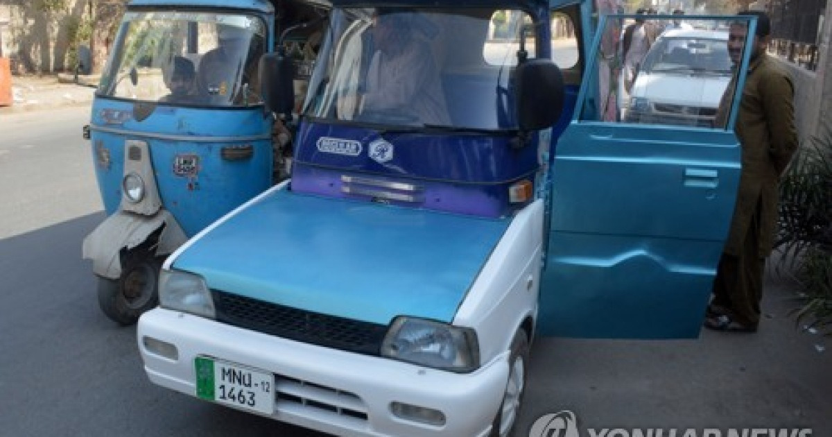PAKISTAN CURIOSITIES RICKSHAW