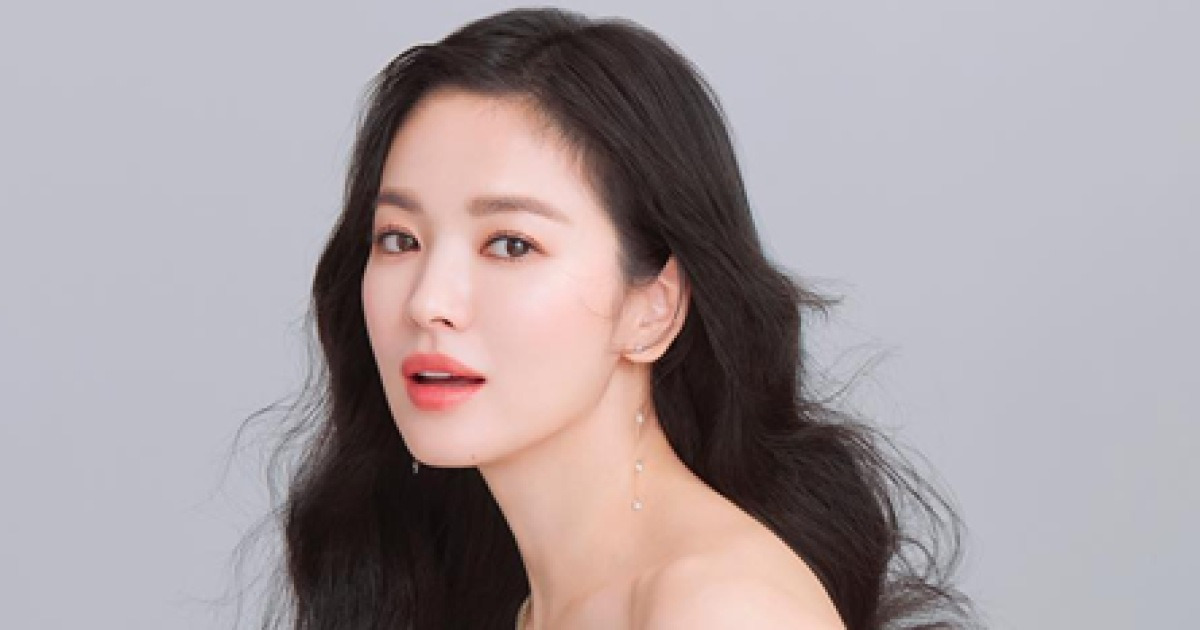 이혼 후 조용했던 그녀가 '태양의 후예' 작가를 만난 이유 | 키노라이츠