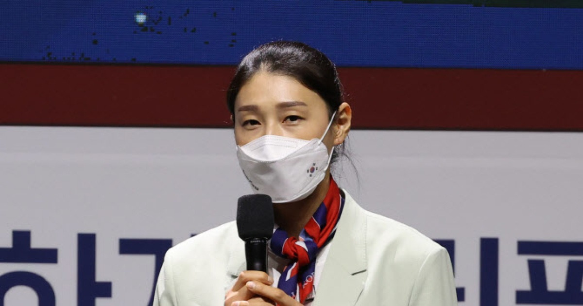 올림픽 D-10태극기 맞잡는 김연경-황선우..역대 기수는?