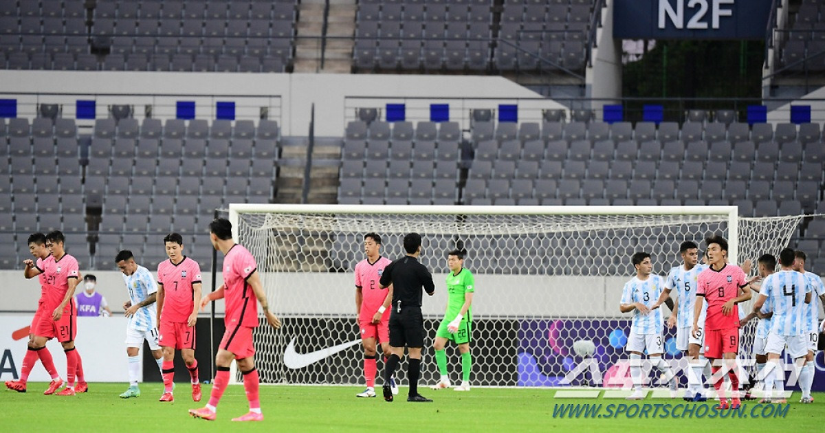 포토 올림픽 축구대표팀 '전반 11분 만에 선취골 허용'