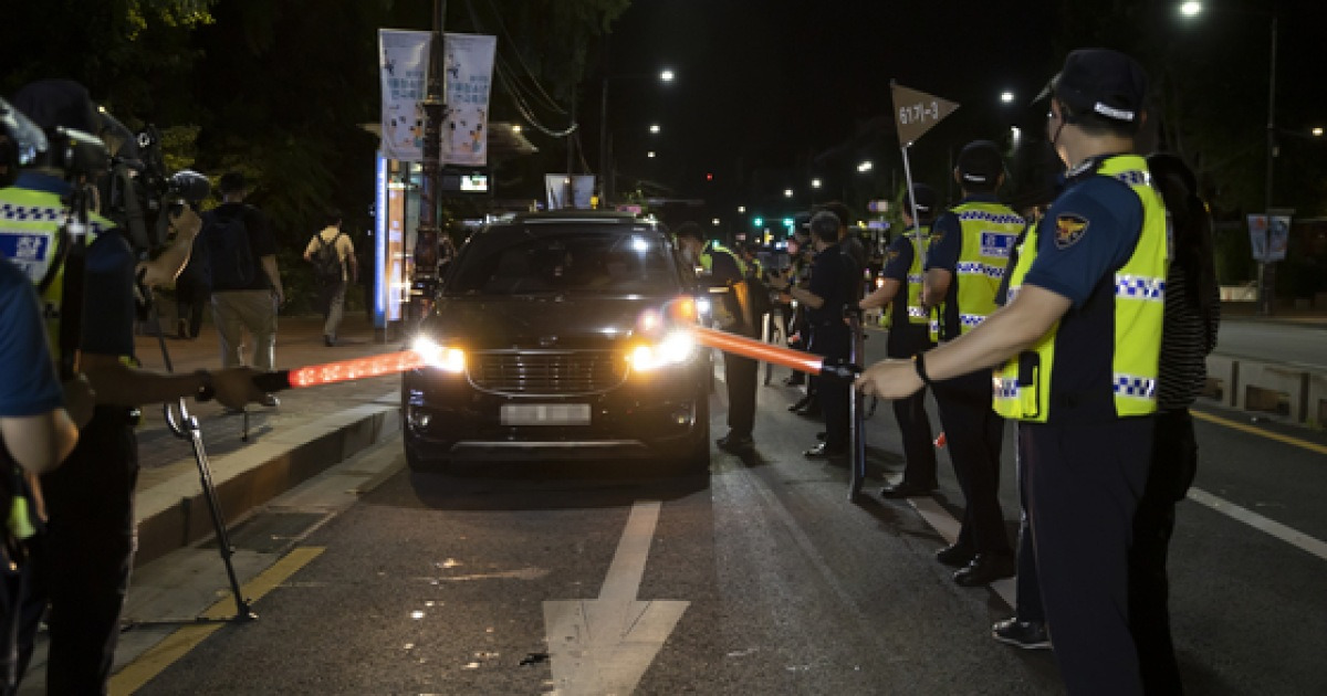 Small businesses hold rolling rally over restrictions