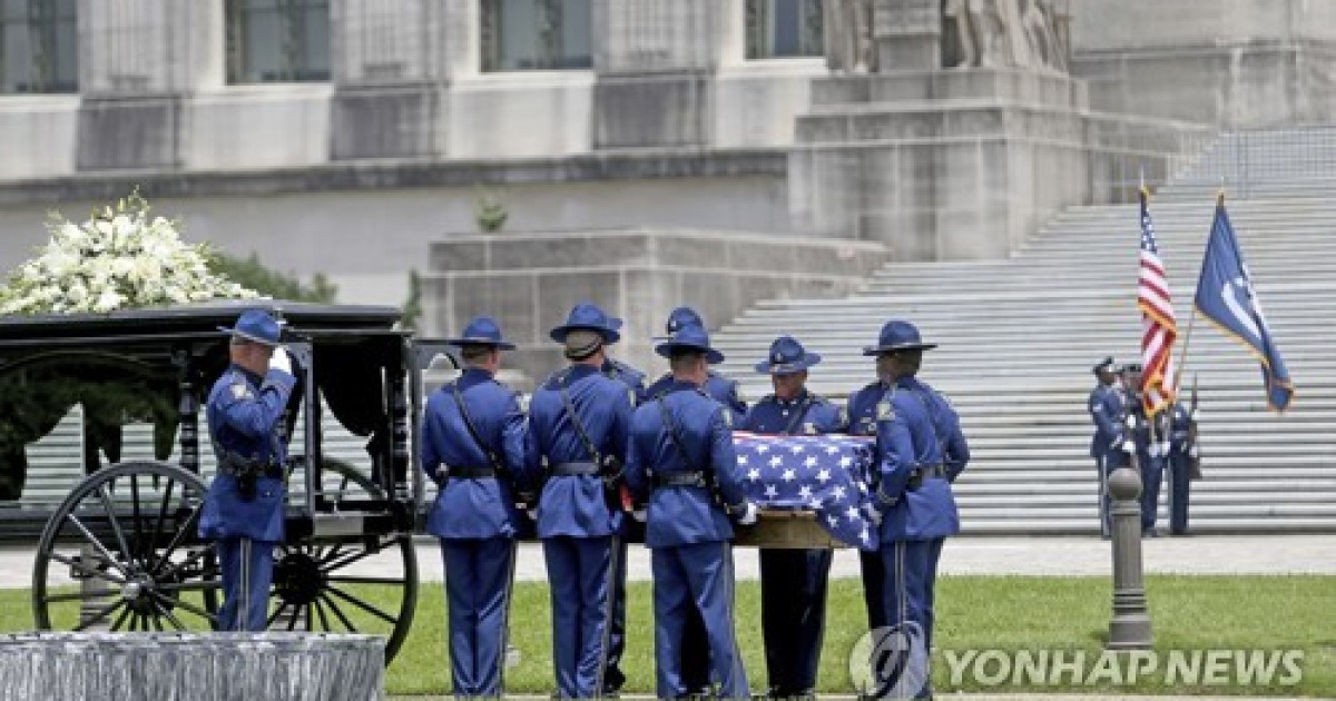 Edwin Edwards-Funeral