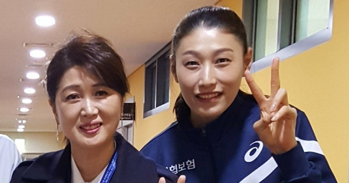 유애자 '강요 인터뷰' 논란 속 김연경, 文대통령에 "감사합니다"