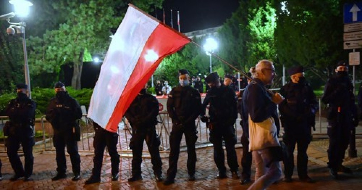 poland-parliament-broadcasting-act