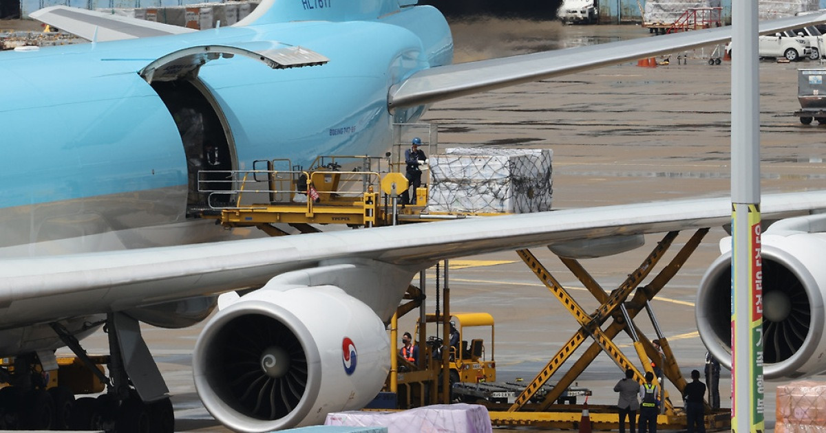 Fullservice carriers enjoy growing cargo demand as lowcost carriers continue to bleed