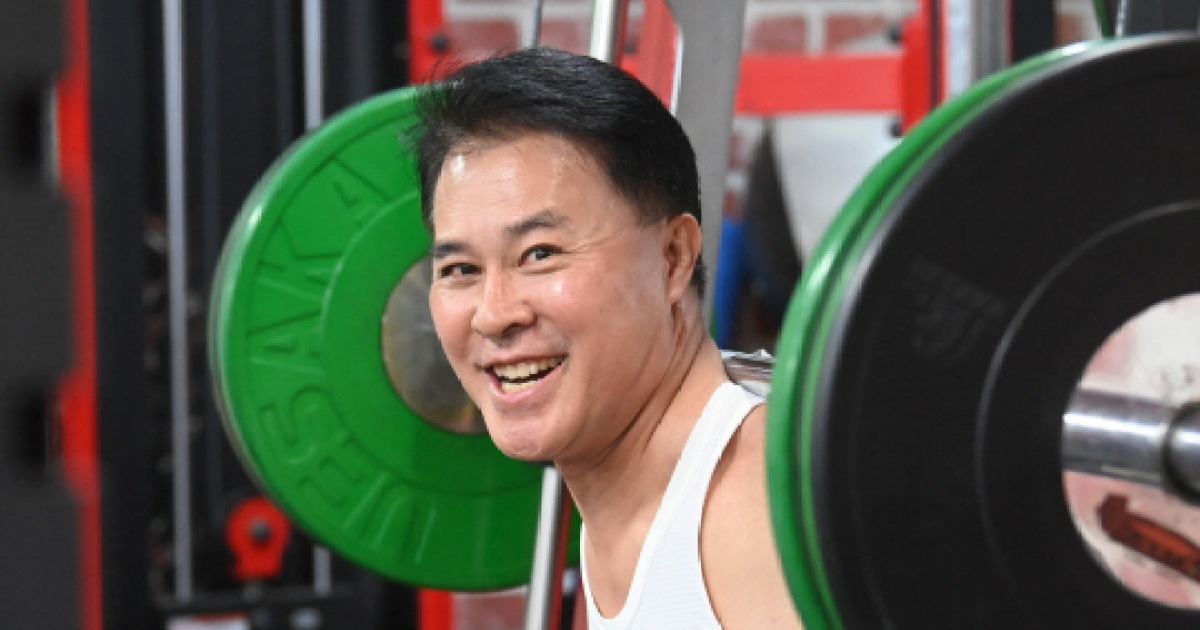 고희 앞둔 '어깨 깡패'..