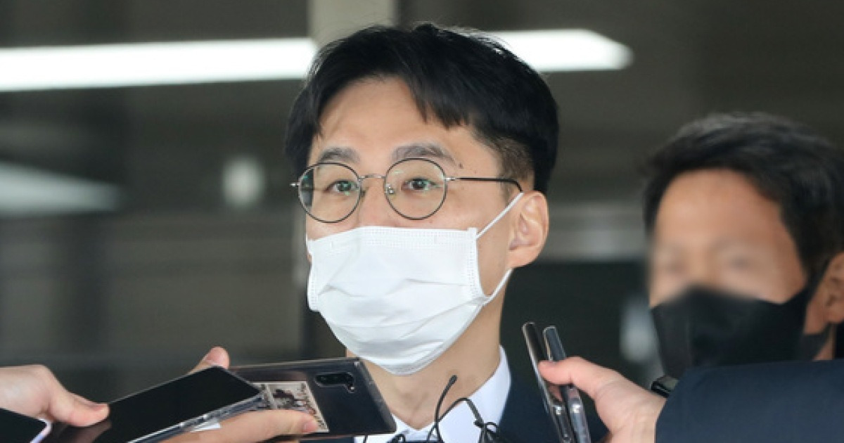 취재진의 질문에 답하는 박하영 차장검사