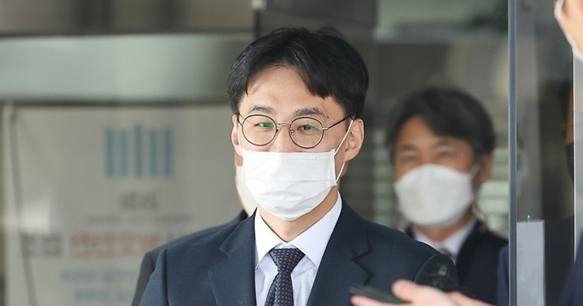 퇴임식 마치고 나오는 박하영 차장검사