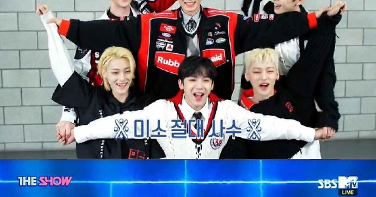 '더쇼' 위아이, 섹시한 'Super Bumpy'→청량한 'Too Bad'..반전 무대