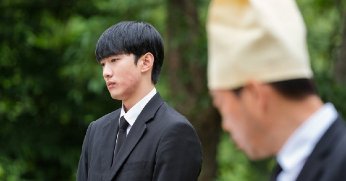 정지환, '봄날'로 스크린 데뷔..손현주와 부자케미 발산