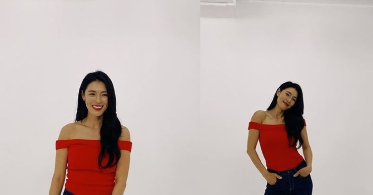 가희, 청바지핏 그대로네..과감한 오프숄더 찰떡 소화하는 애둘맘