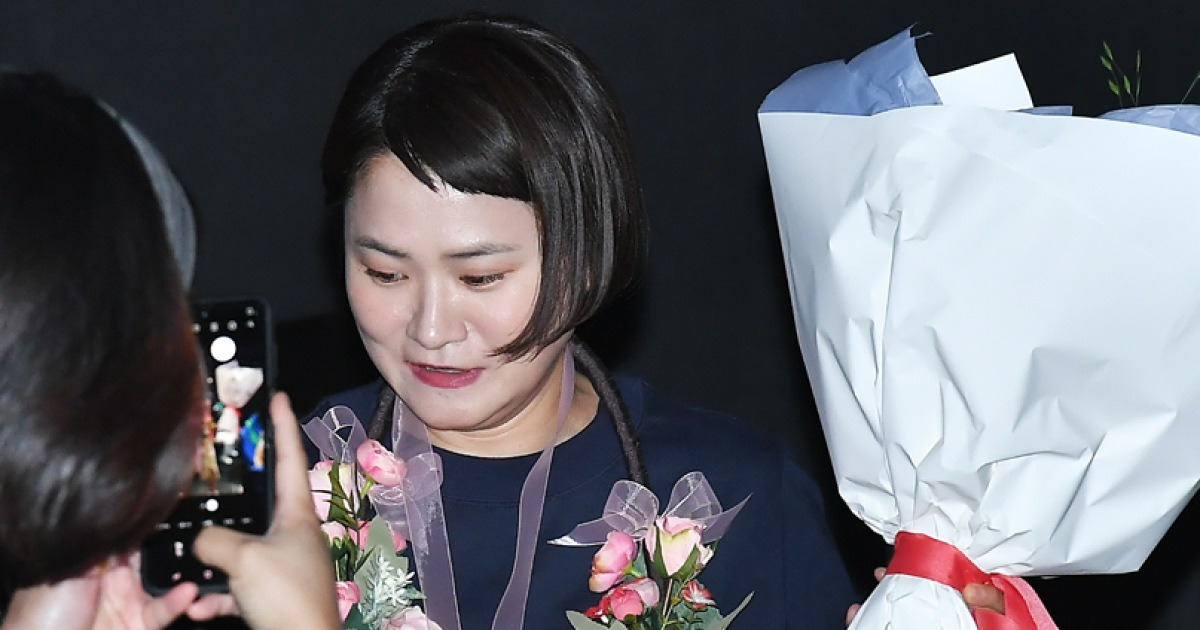 배우 김신영, 정극 연기 대성공 꽃다발~[포토엔HD]