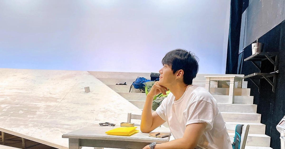 김선호, 9월을 여는 보조개 미소..
