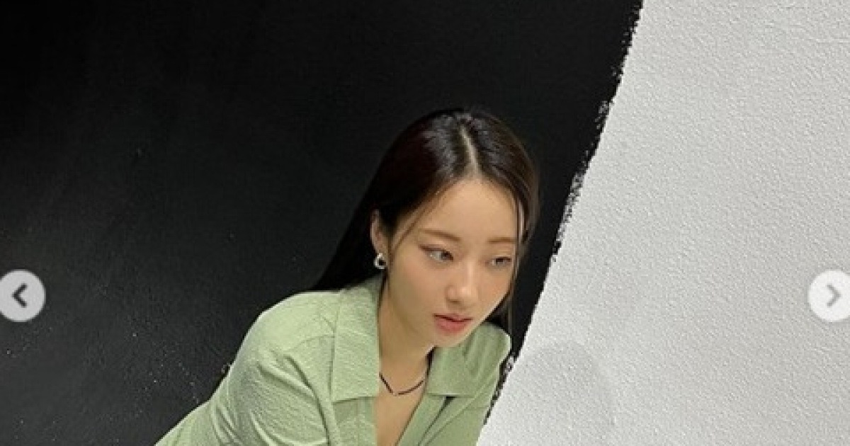 경리, 아찔 S라인 몸매 자랑..섹시 각선미로 치명美[M+★SNS]