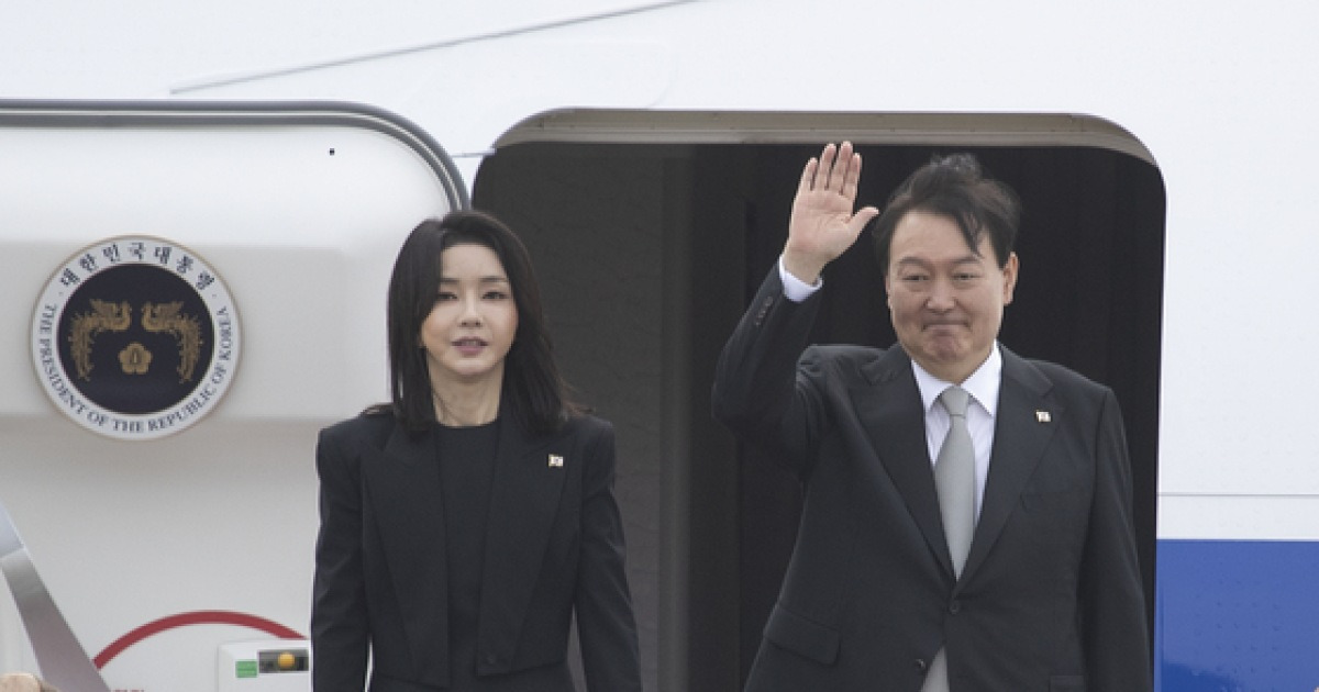 President Yoon, first lady depart on trip for U.K., U.S., Canada
