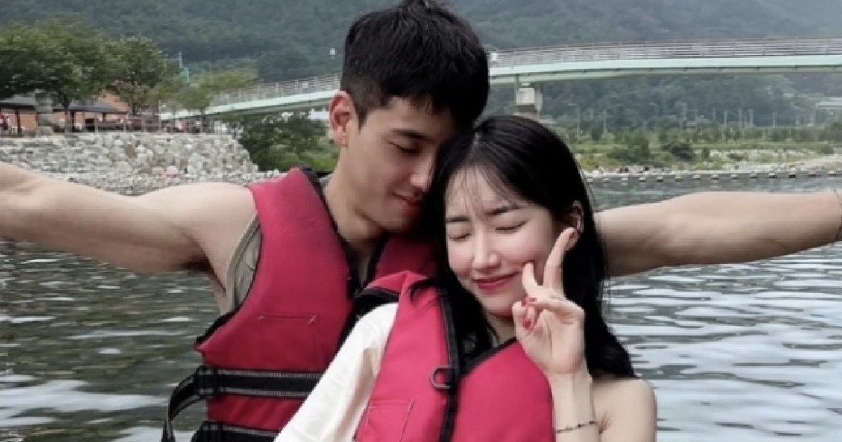 이혼 후 박보검 닮은 새 남자친구 공개한 여자 연예인 | 키노라이츠