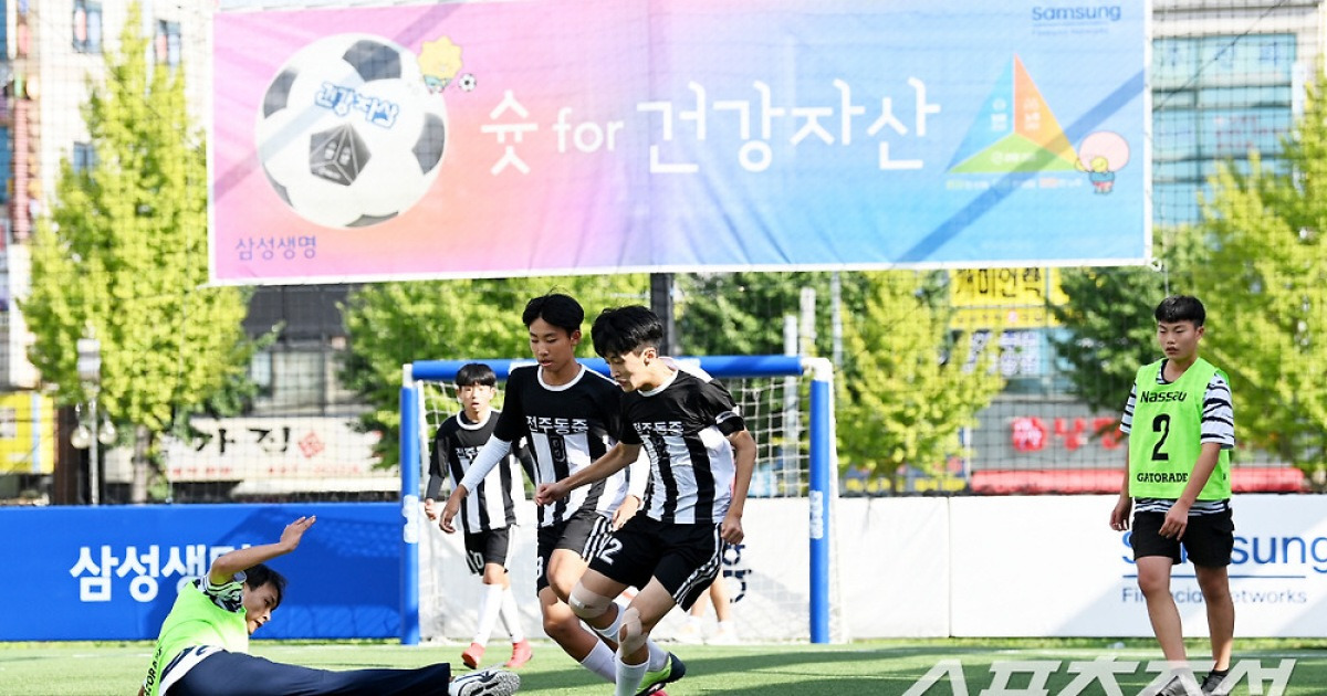 [포토] 5vs5 게토레이 HCUP 풋살 토너먼트, 강력한 태클을 받아라!