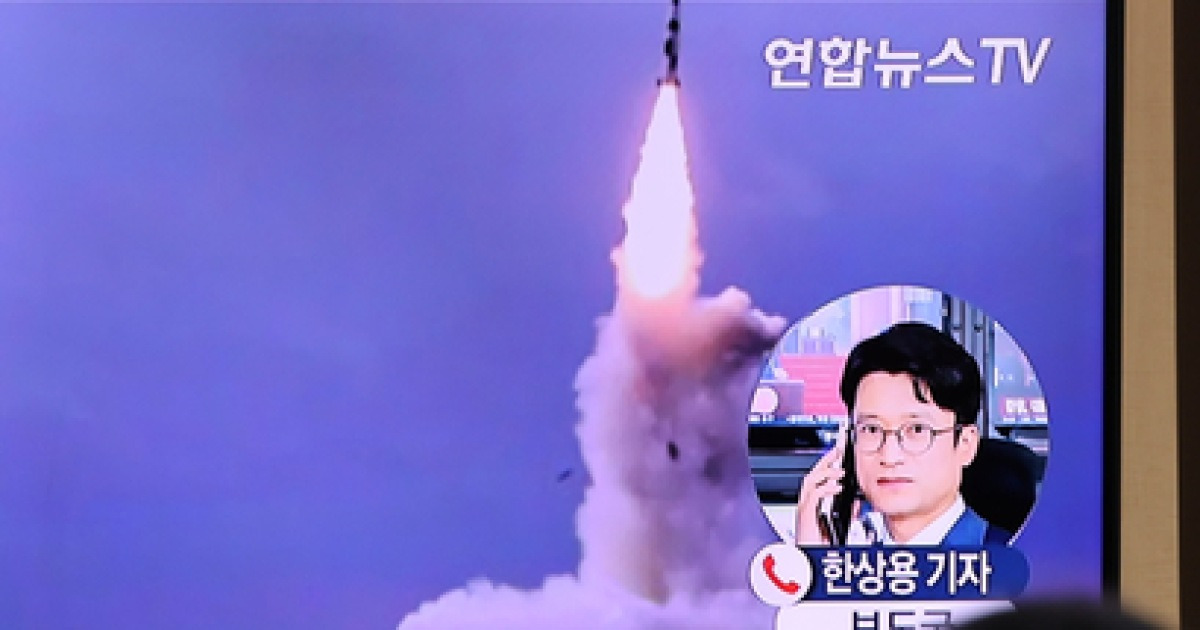 軍 "北, SLBM 발사 준비 동향"..美핵항모 전개 반발 가능성