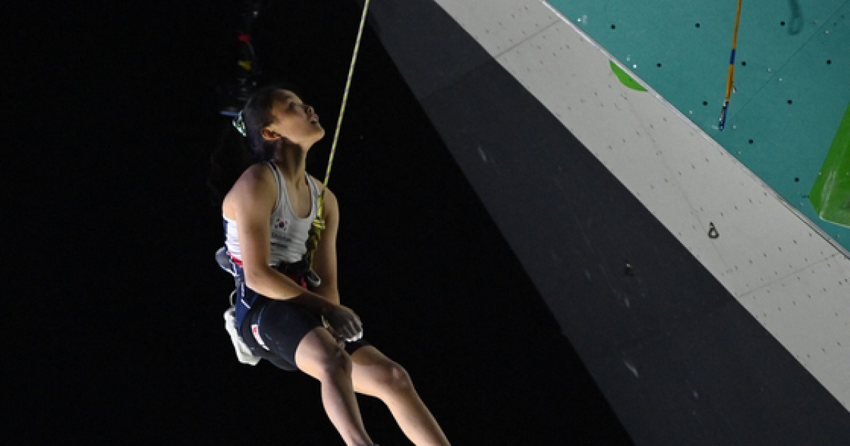 Sport climber Seo Chaehyun takes second place at Jakarta World Cup