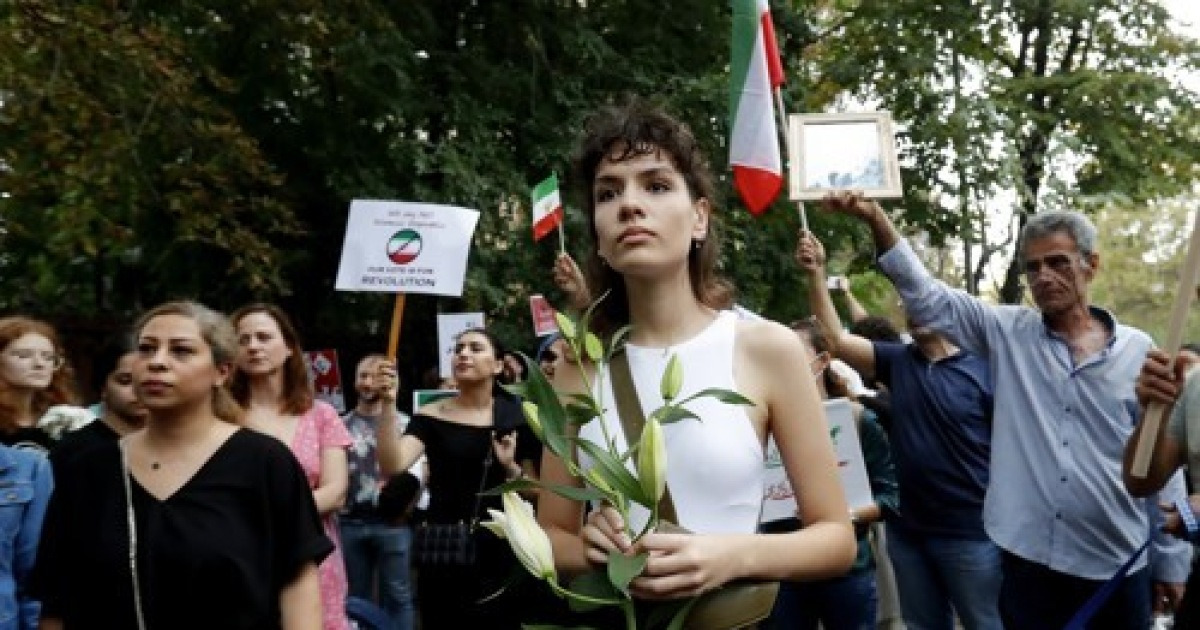 romania-iran-protest