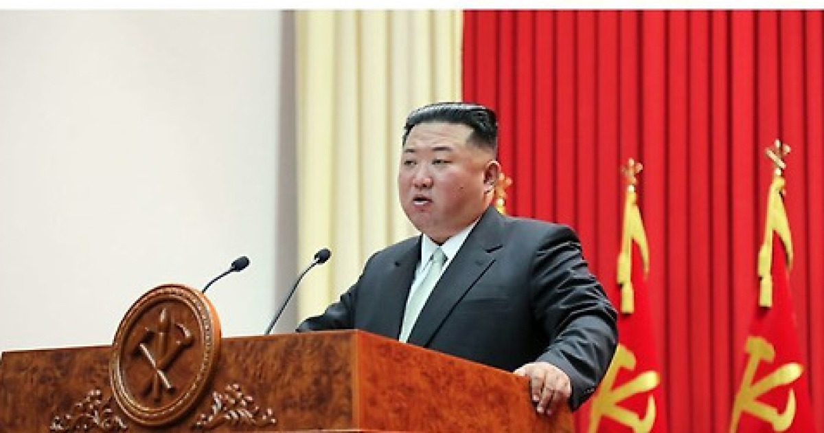 '노동당 간부 양성' 간부학교 찾아 기념강의하는 북한 김정은