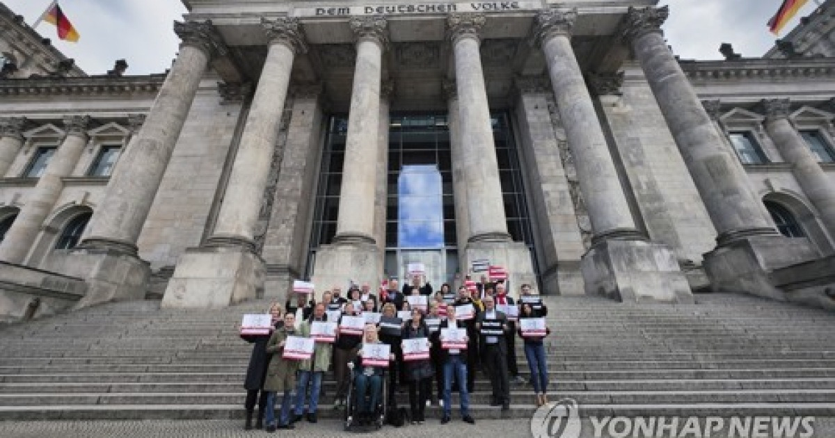 germany-assange-protest