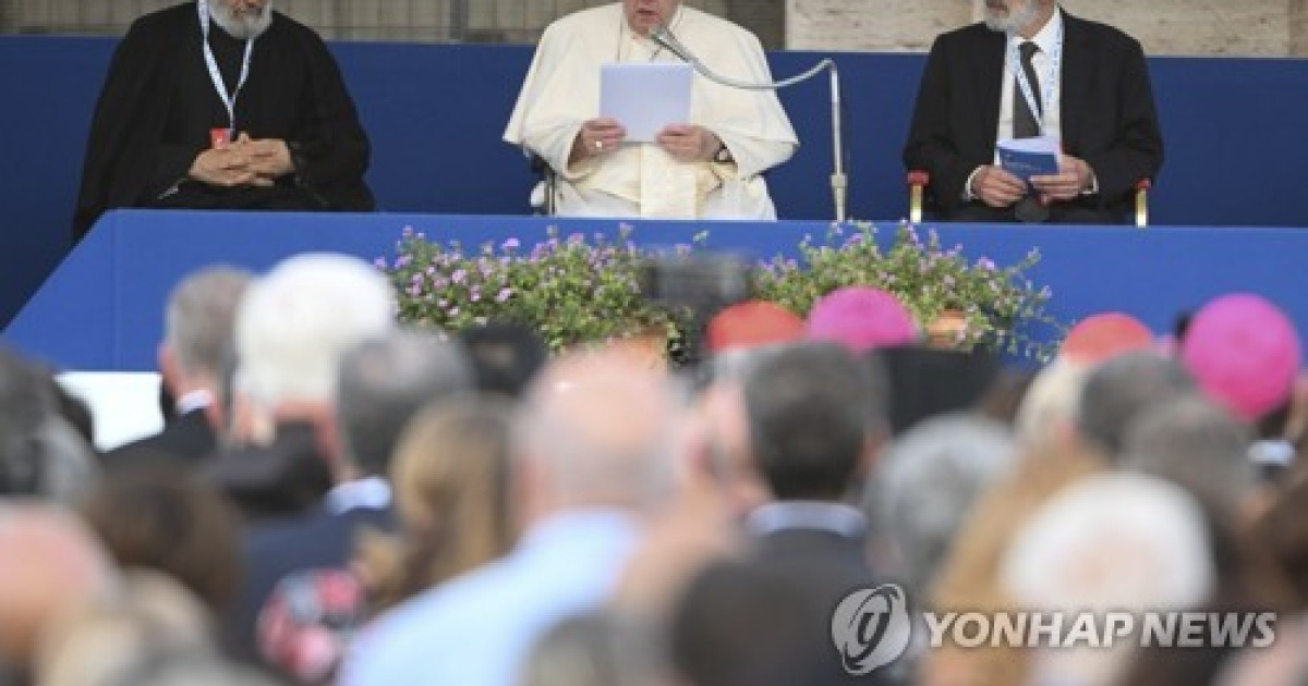 ITALY ROME POPE PEACE PRAYER