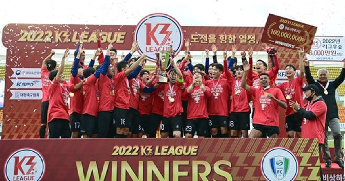 창원시청축구단, K3리그 첫 우승…승강팀도 윤곽