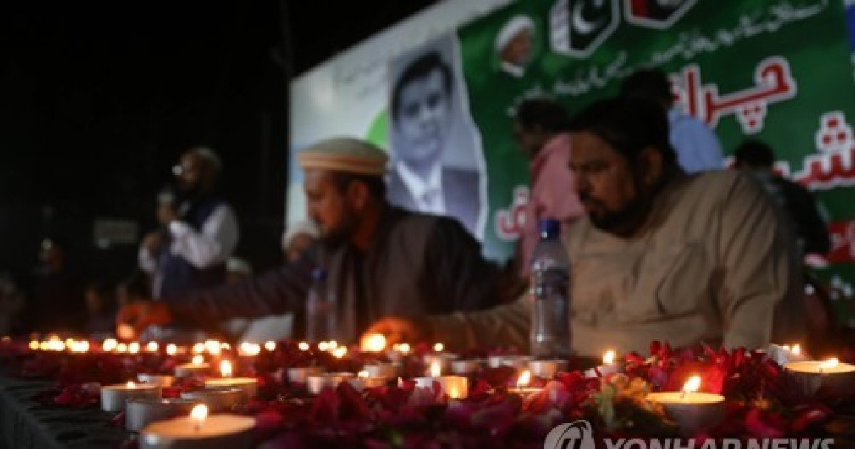 pakistan-arshad-sharif-candle-light-vigil