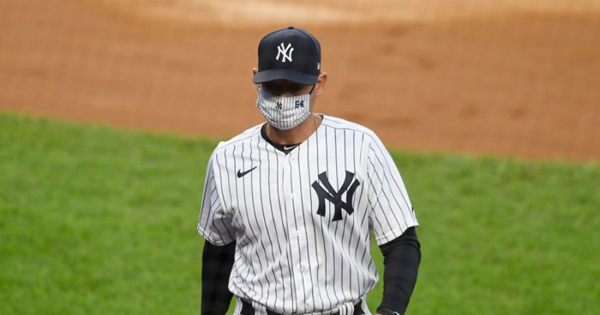 NYY 벤치 코치, 하얀 양말 신으러 떠나나