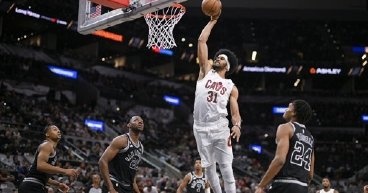 Cavaliers spurs basketball