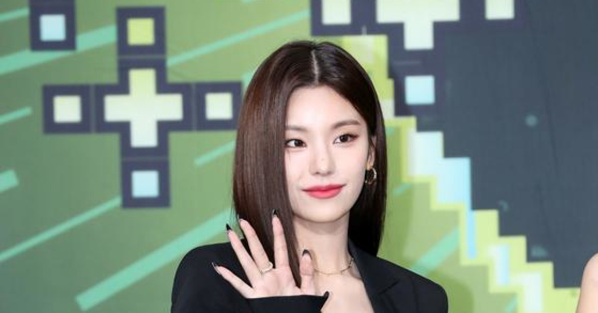 [포토] 있지 에지 '고양이 손인사'