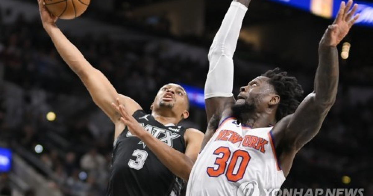 Knicks Spurs Basketball