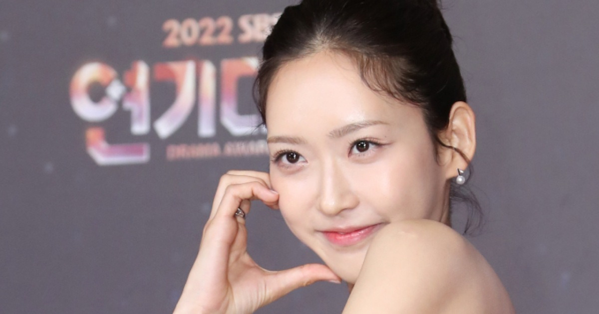 [2022 SBS 연기대상] 배우 한지현, 하트도 사랑 스러워 (포토)