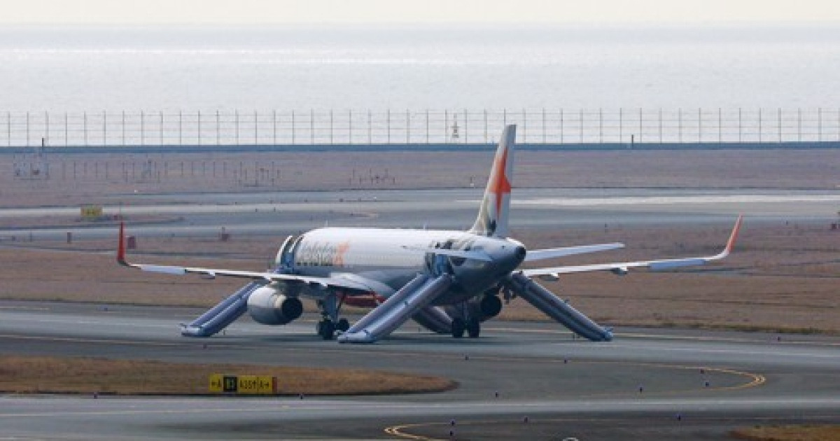 JAPAN PLANE EMERGENCY LANDING