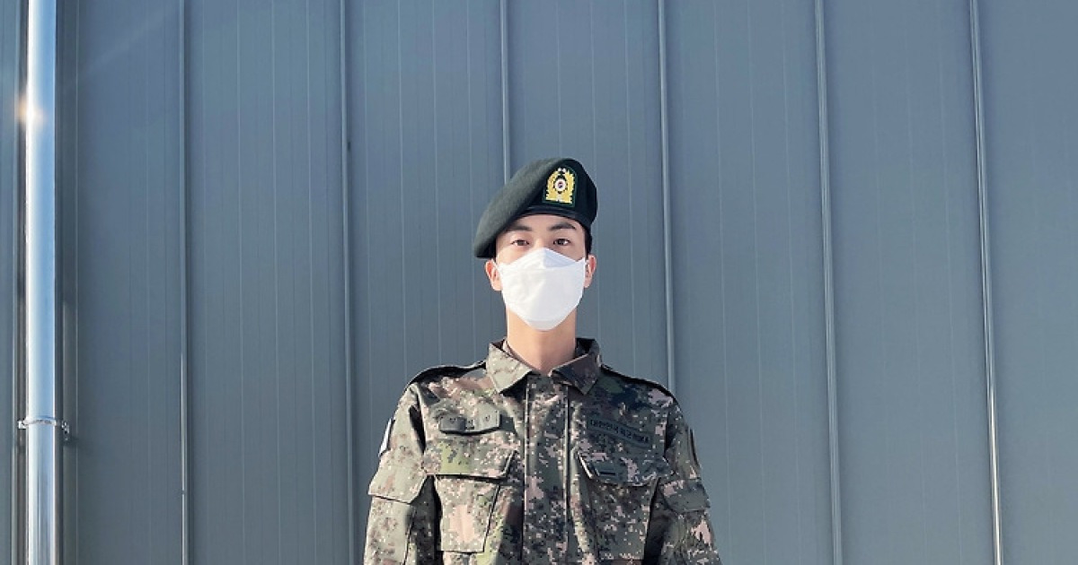 BTS 진, 군기 바짝 '늠름'…