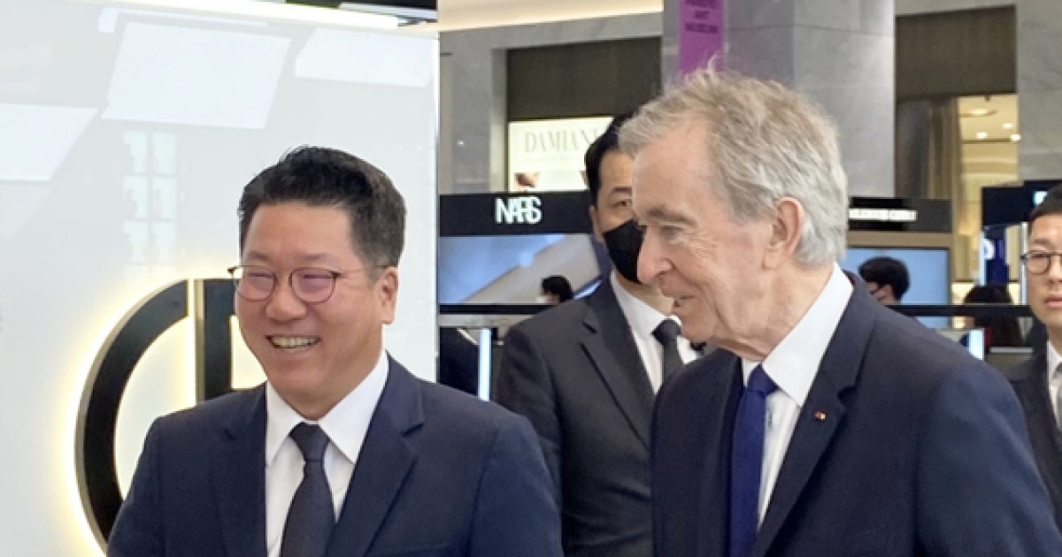 LVMH CEO visits Korea, meets retail business leaders