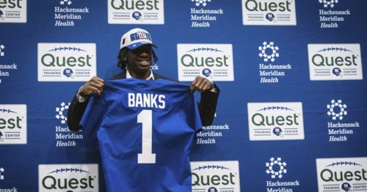 Giants Banks Football