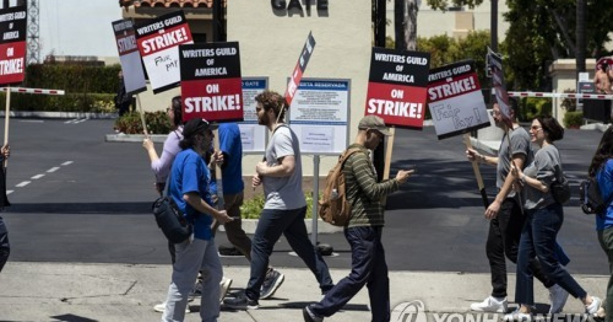USA STRIKE WRITERS GUILD OF AMERICA