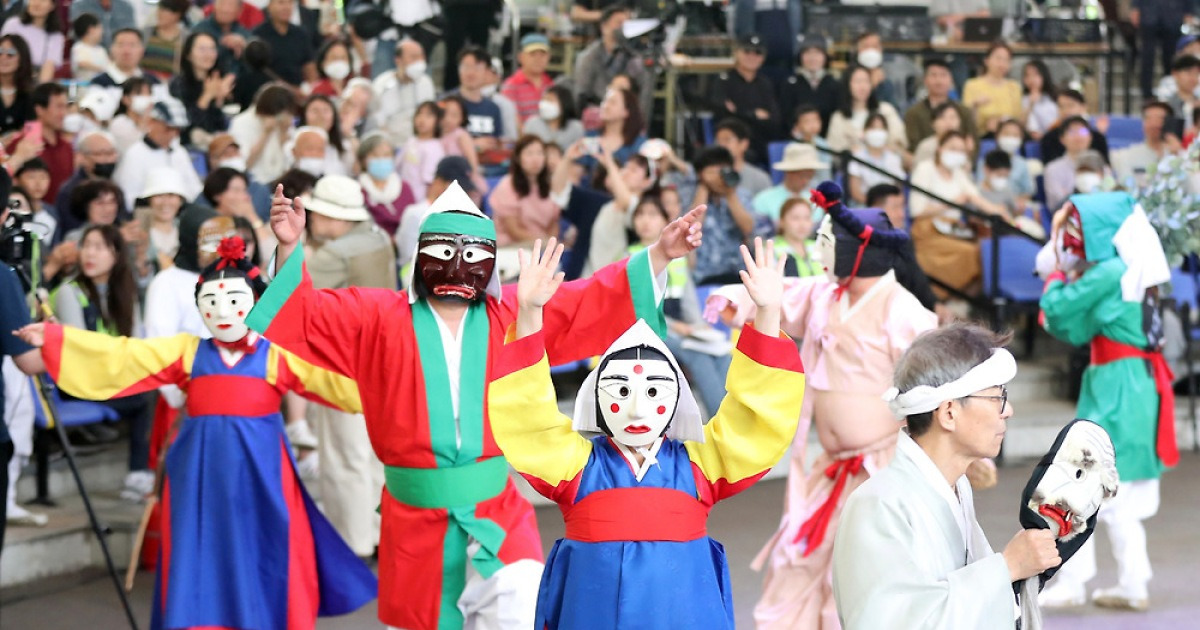 흥겨운 탈춤 한마당