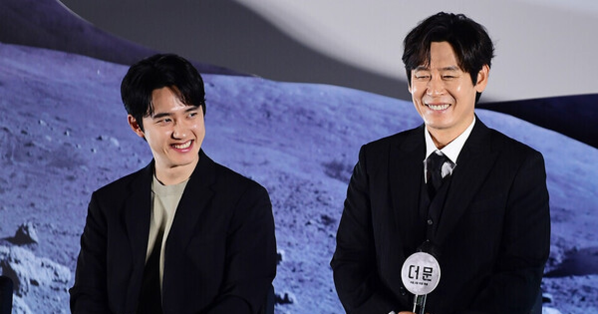 '더 문' 개봉 전 부산·대구서 무대인사…설경구·도경수 함께