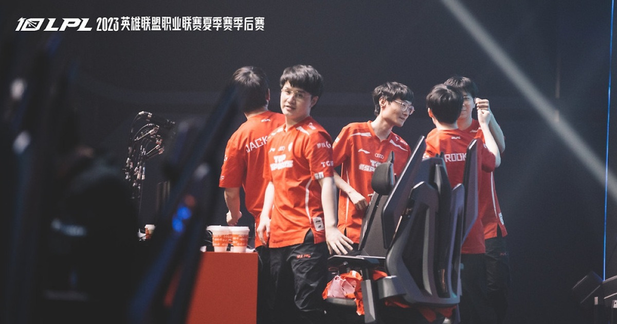 TES, EDG 3대2 꺾고 LPL 서머 PO 4R 진출