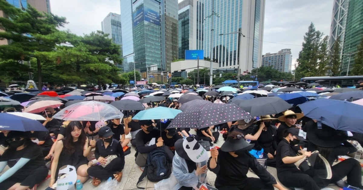 매 주말 집회·집회·집회…시위인원 100만명이나 늘었다