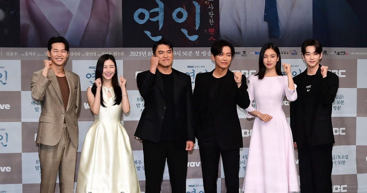 [TEN포토] '연인' 주역들 힘찬 파이팅!