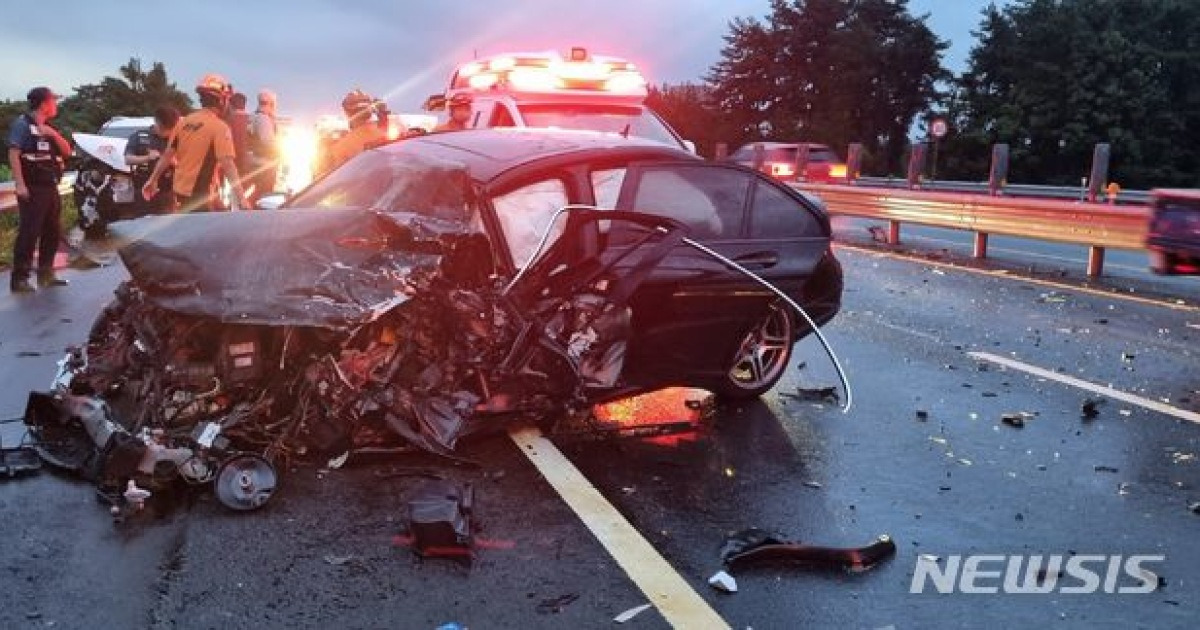 ‘8명 사상’ 제주 평화로 교통사고…새벽녘 ‘검은