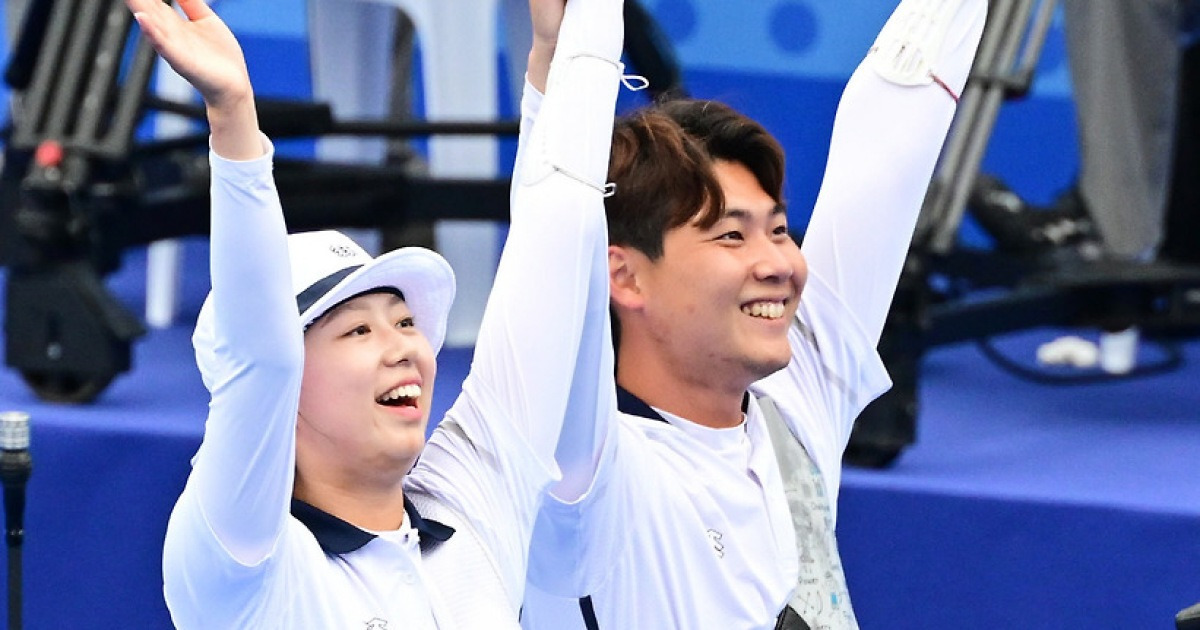 [항저우현장]'불운의 스타' 이우석-'무서운 막내' 임시현, 항저우AG 혼성서 양궁 첫 金 쐈다!