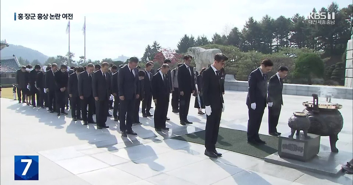 홍범도 장군 80주기 추모식…논란은 여전